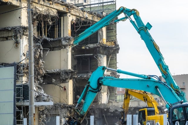 01-building-demolition-excavator